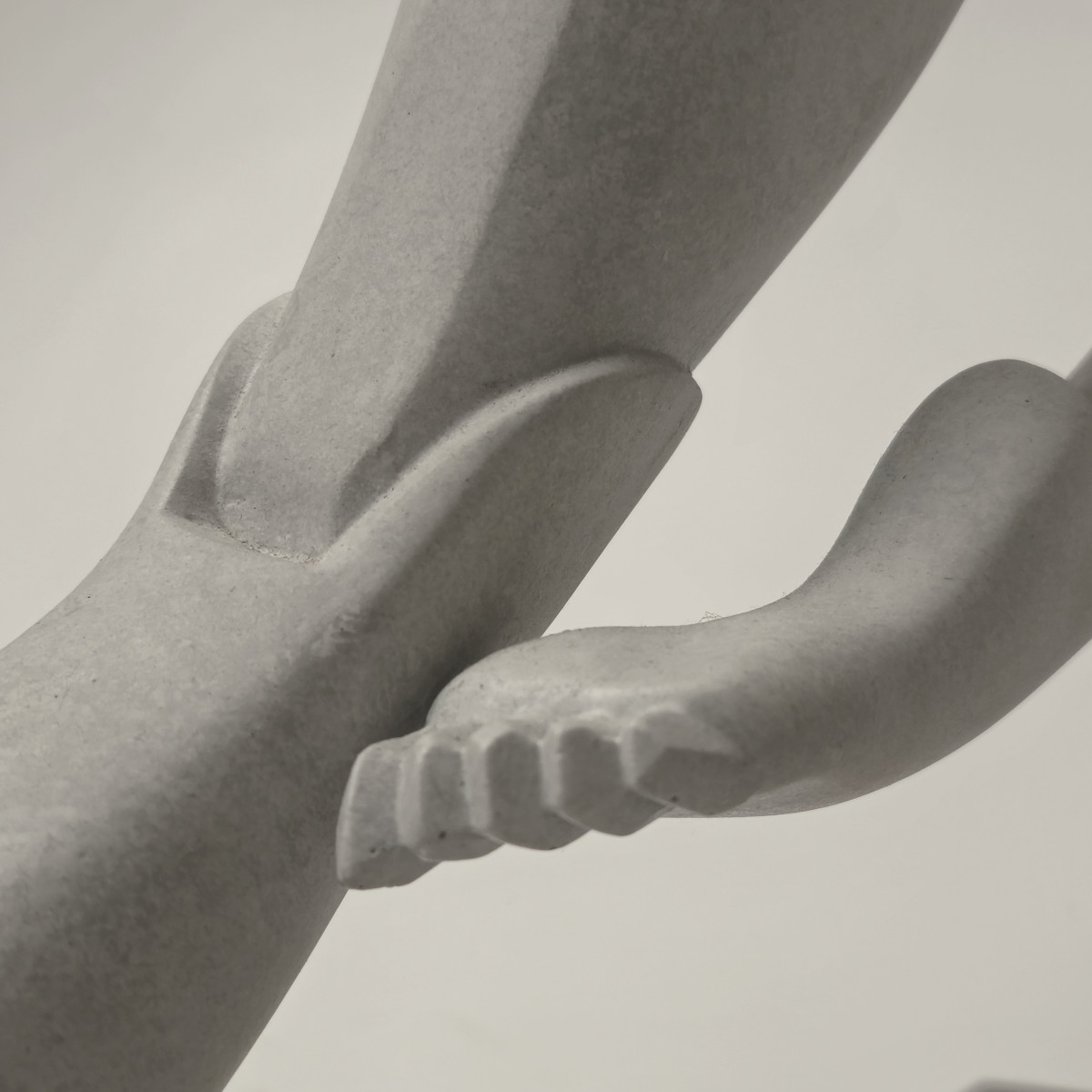 Sculpturen hand van god wit 3a